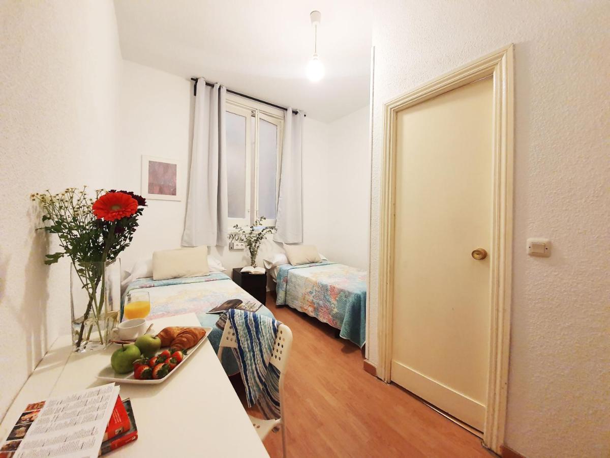 Hostal Alicante Madrid Ngoại thất bức ảnh