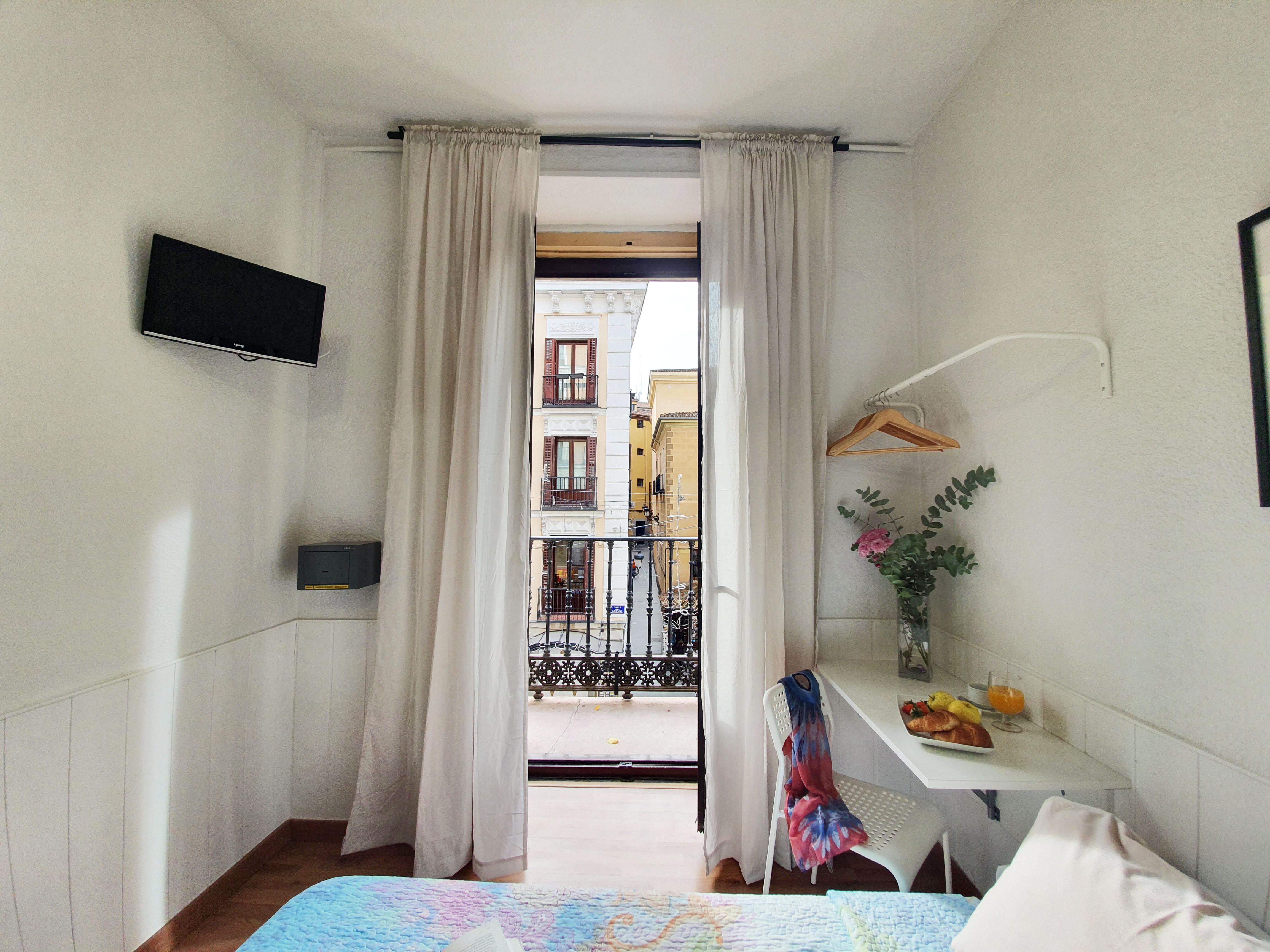 Hostal Alicante Madrid Ngoại thất bức ảnh